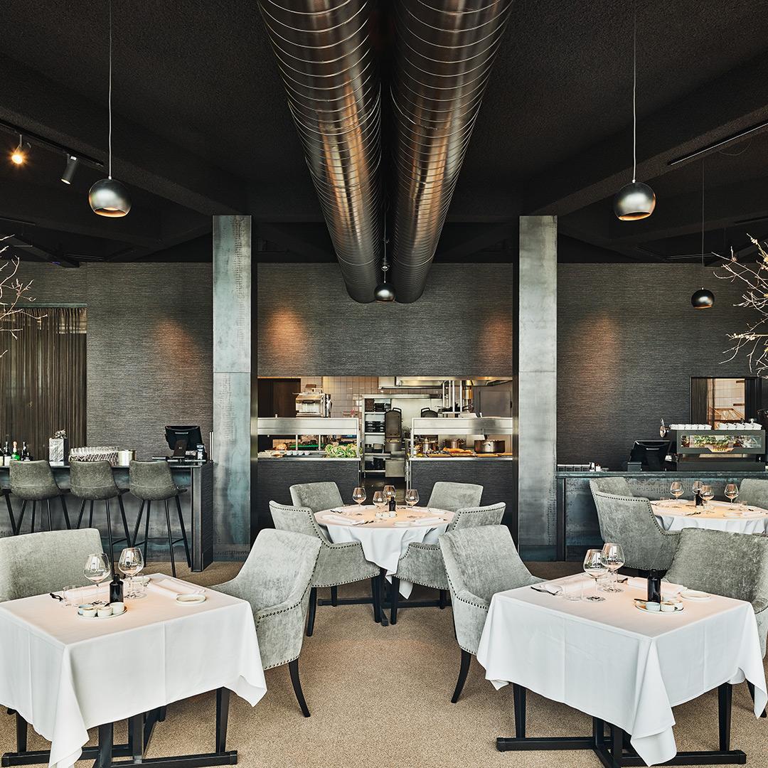 Acospray DC2 1.0 akoestisch spuitwerk aangebracht in hotel restaurant Aan de Poel door Acosorb